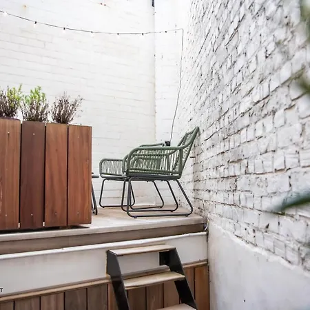 Beautiful Spacious In A Newly Renovated Old Townhouse Appartamento Ostenda