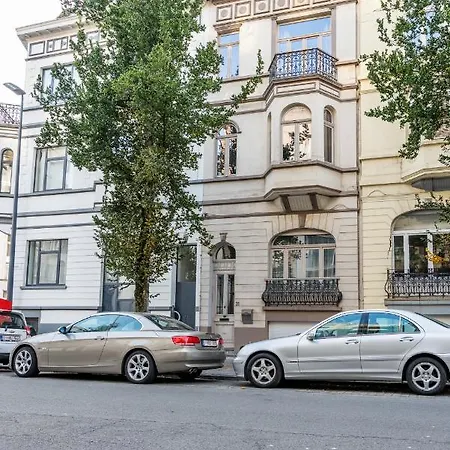 Beautiful Spacious In A Newly Renovated Old Townhouse Appartamento Ostenda
