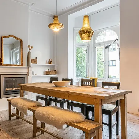 Beautiful Spacious In A Newly Renovated Old Townhouse