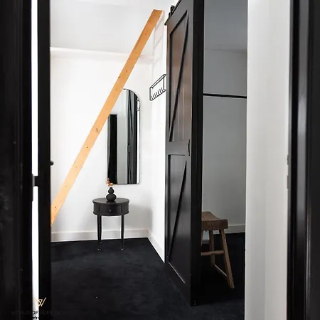 Beautiful Spacious In A Newly Renovated Old Townhouse Appartamento Ostenda